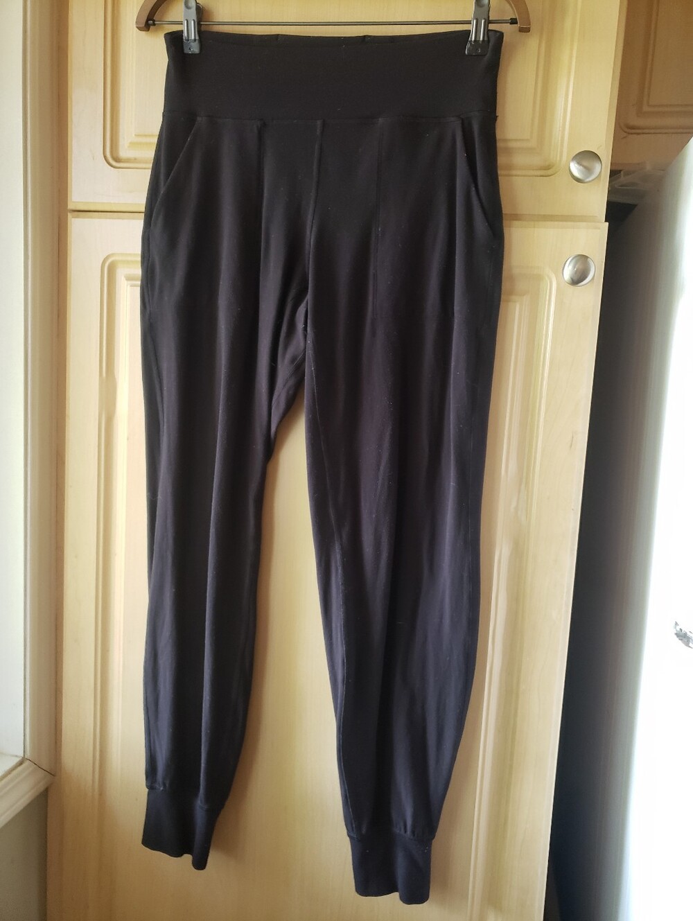 Lululemon Black High Waist Women's Jogger Pants Pockets